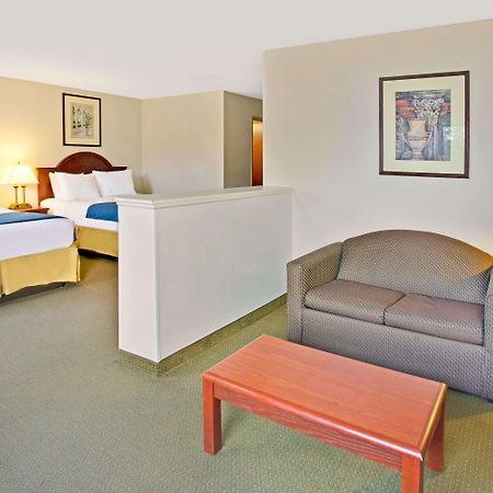 Days Inn & Suites By Wyndham Laurel Near Fort Meade Extérieur photo