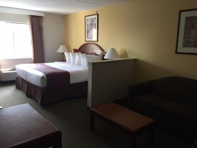 Days Inn & Suites By Wyndham Laurel Near Fort Meade Extérieur photo