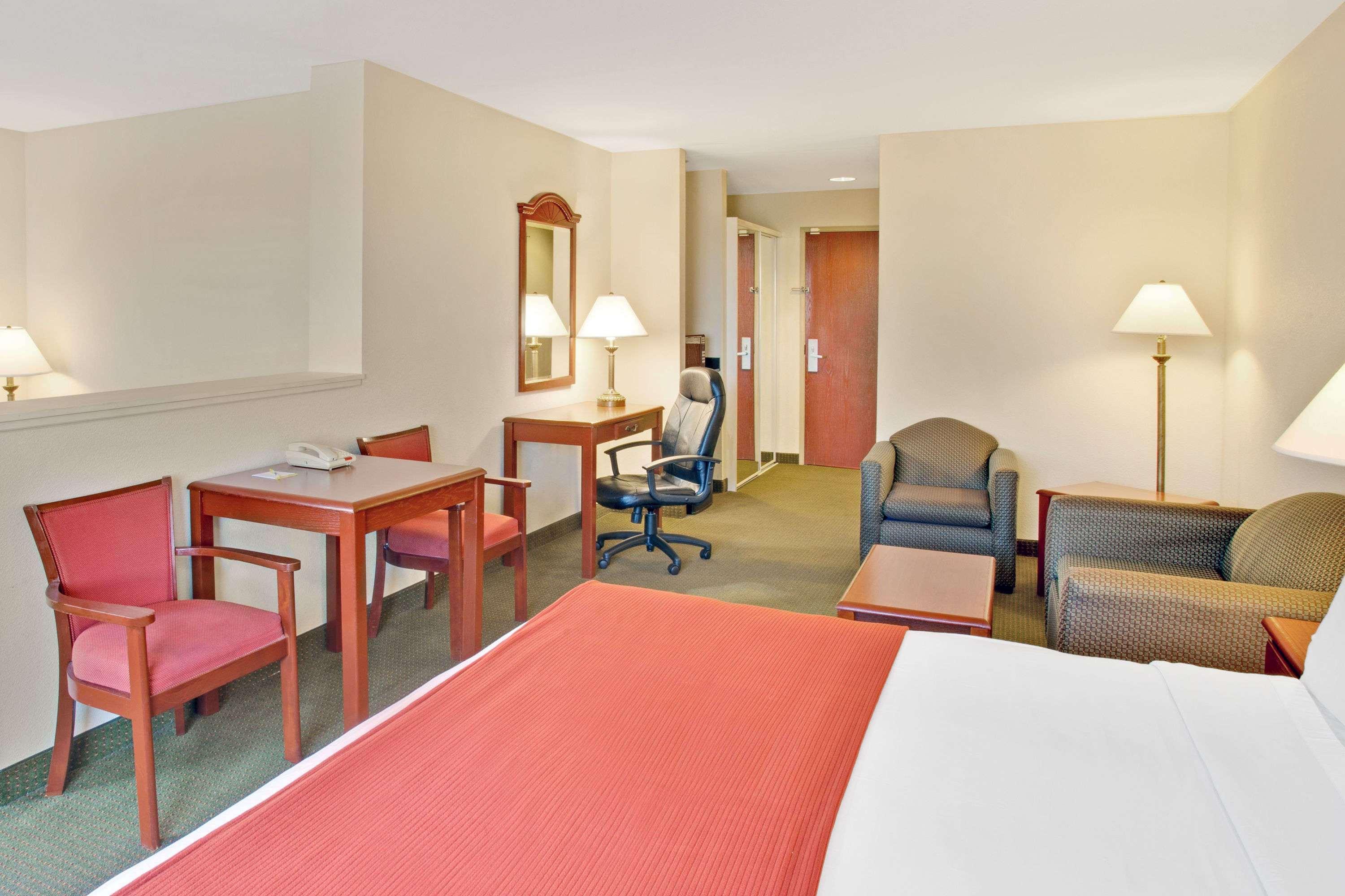 Days Inn & Suites By Wyndham Laurel Near Fort Meade Extérieur photo